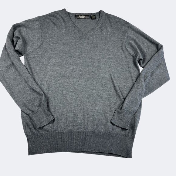 Neiman Marcus Gray V-Neck Sweater Cashmere Silk Blend Classic Luxe Size Medium - Picture 1 of 10